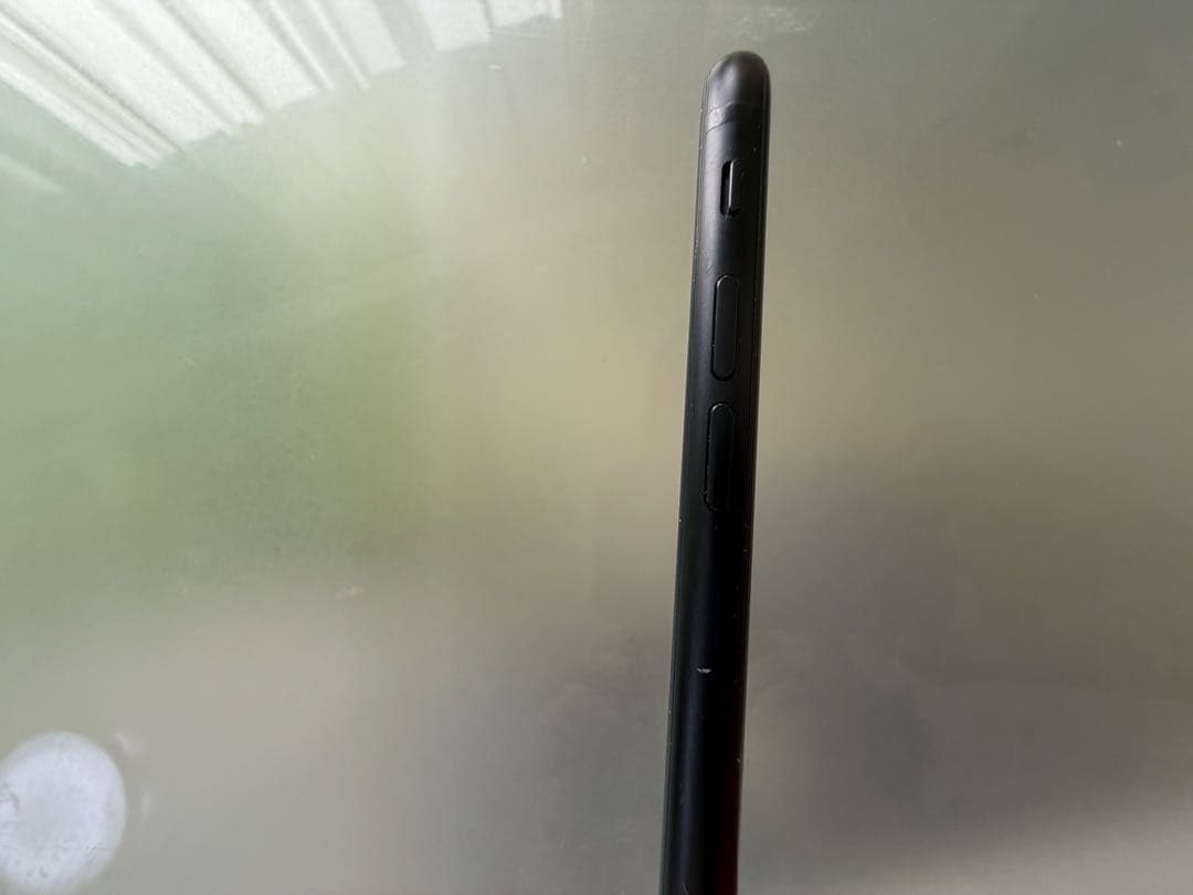 【ジャンク品】iPhonese3 第三世代　128gb SIMフリー 初期化済