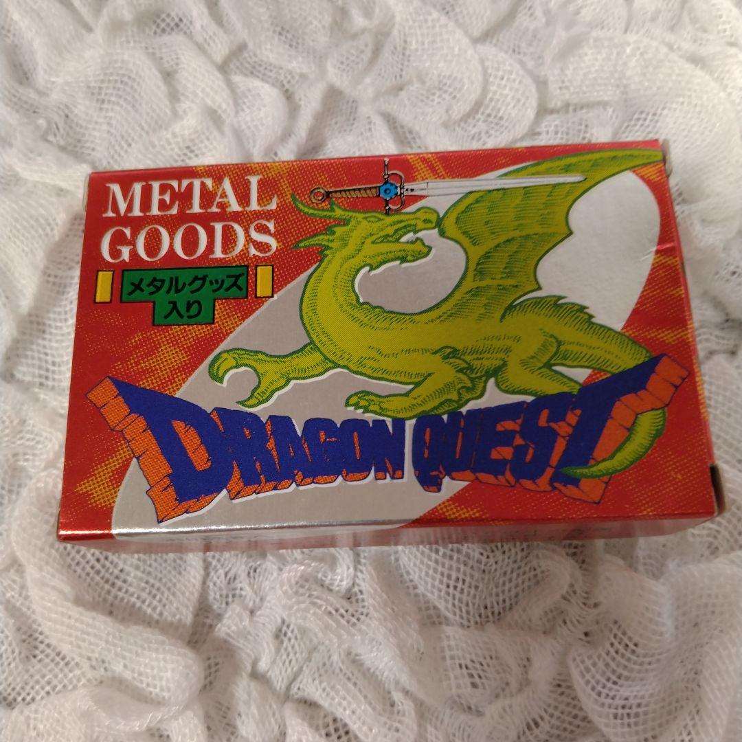 まー　メタルグッズ箱付きとウェファーチョコの袋