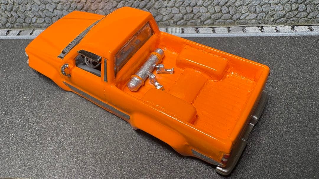 ホットウィール　バックトゥザフュチャー1987トヨタピックアップトラックカスタム