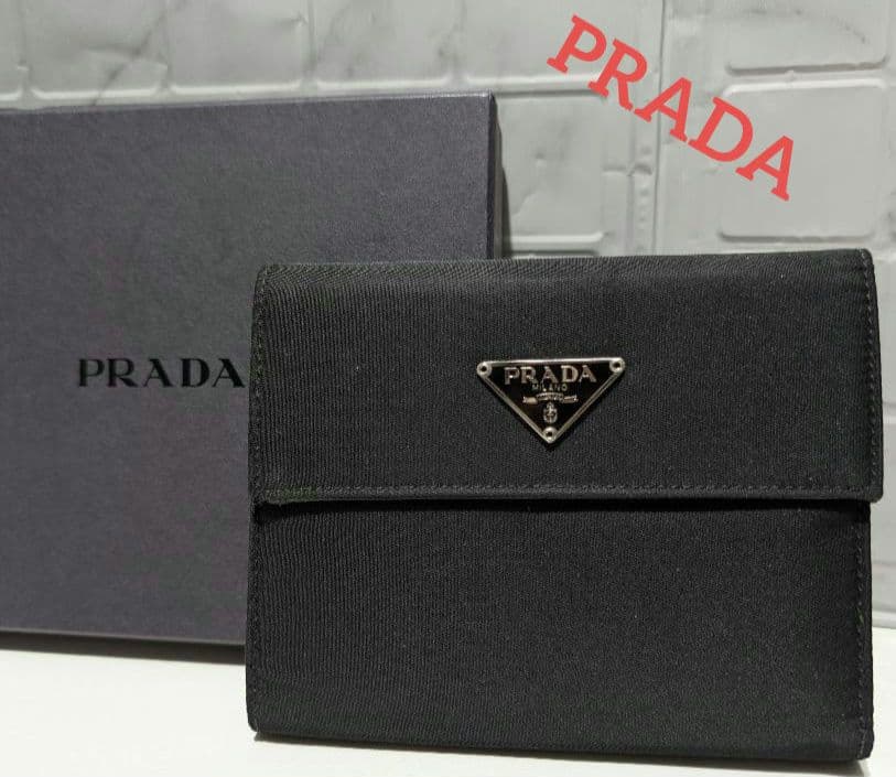 PRADA　三つ折財布★