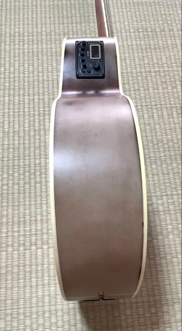 アコースティックベース　URIEL