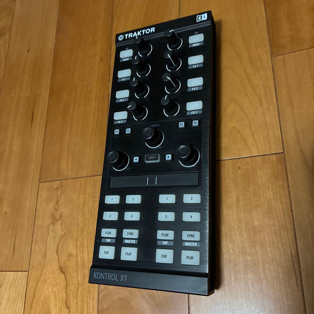 TRAKTOR KONTROL X1 MK2 DJコントローラー