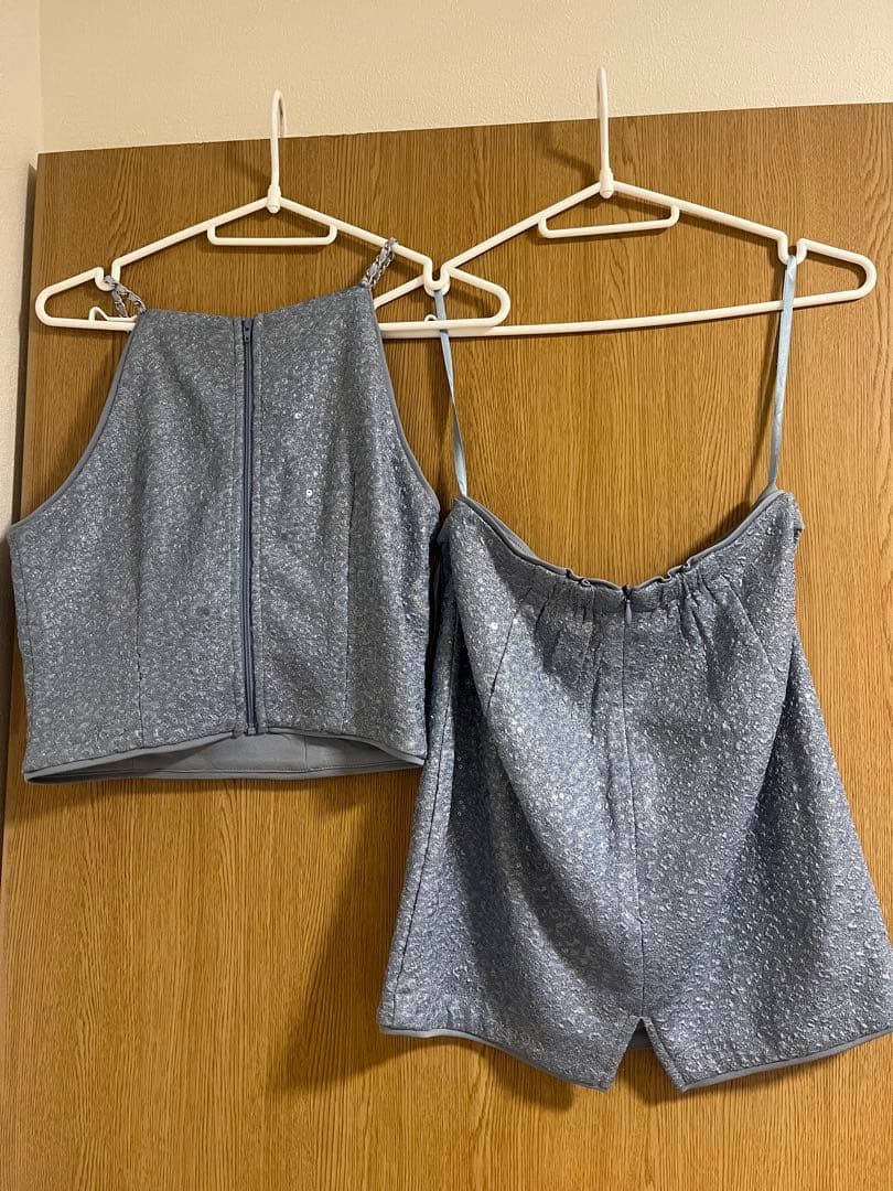 美品Glossy/グロッシースパンコール/ ラメニットホルターネックセットアップ