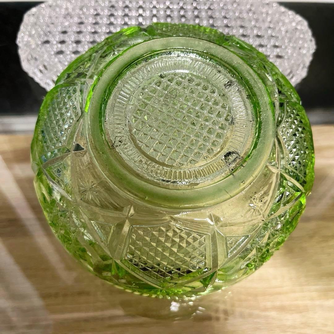 骨董　時代プレスガラス　ライムグリーン　切子調　菓子器　ボンボン入れ　　ウラン