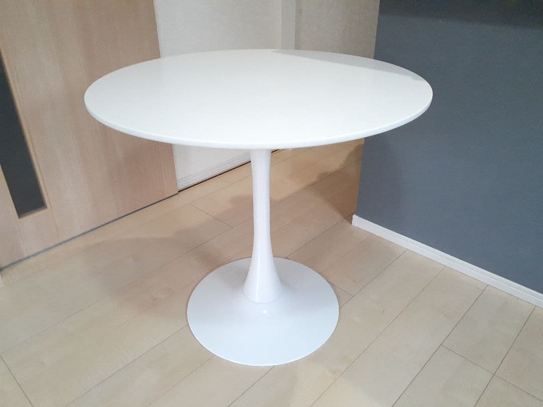 ダイニングテーブル　チューリップテーブル　エーロサーリネン