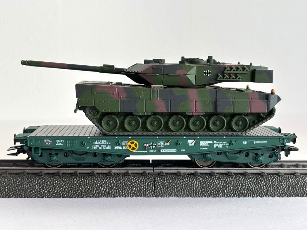 新品　メルクリン　ドイツ軍　レオパルド　2A6 戦車　運搬車　ラスト1両‼️
