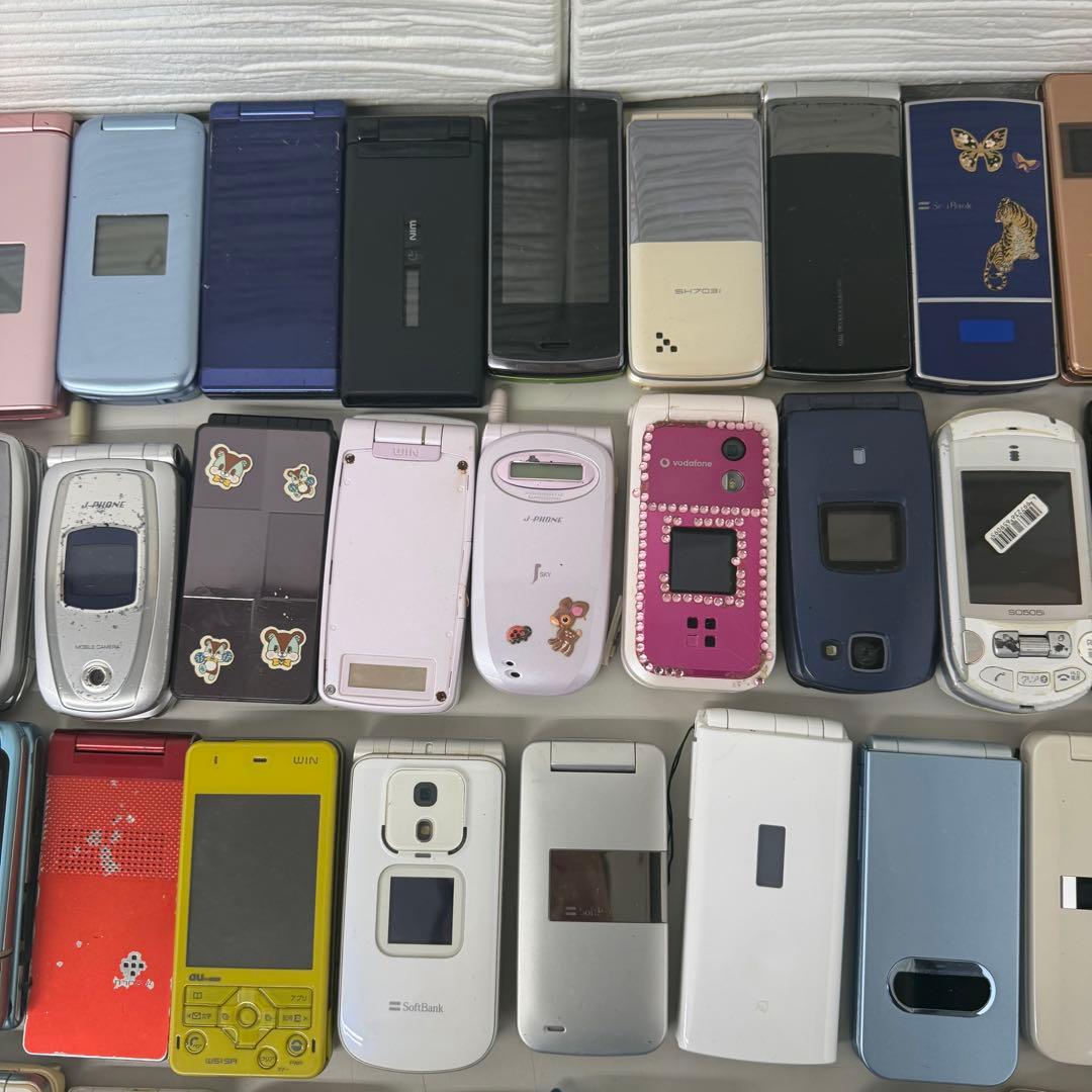 ガラケー　110個まとめ売り　ジャンク品　折りたたみ式携帯電話セット
