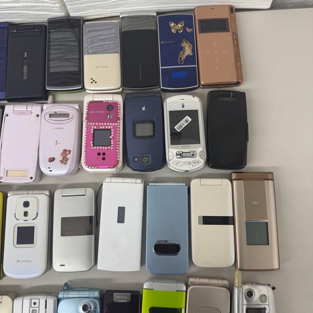 ガラケー　110個まとめ売り　ジャンク品　折りたたみ式携帯電話セット