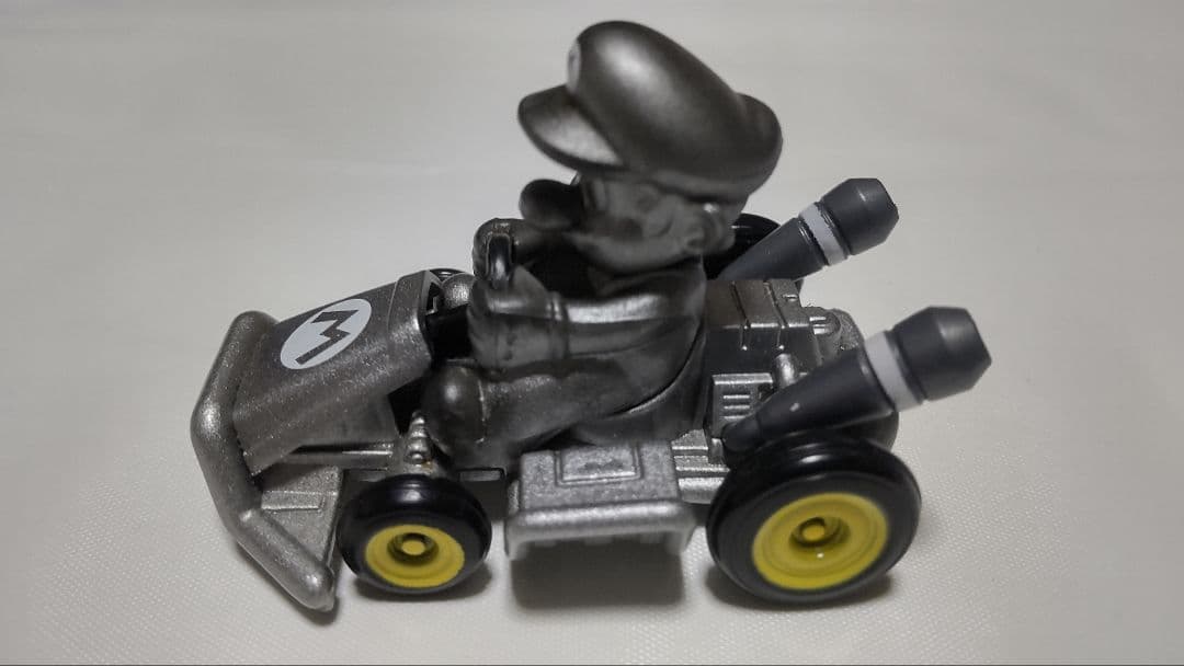 トミカ　ミニカー　マリオ　メタルマリオ　マリオカート