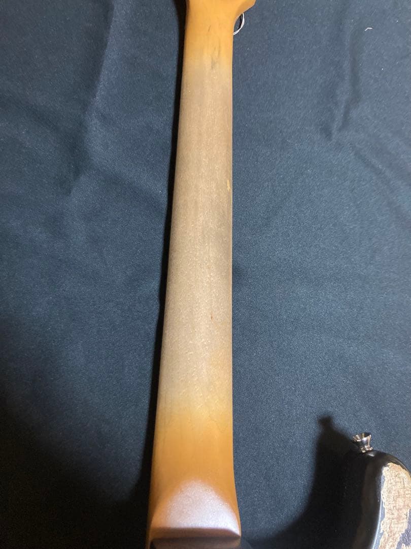 早い者勝ち　ストラトキャスタータイプ　ニトロセルロースラッカー塗装