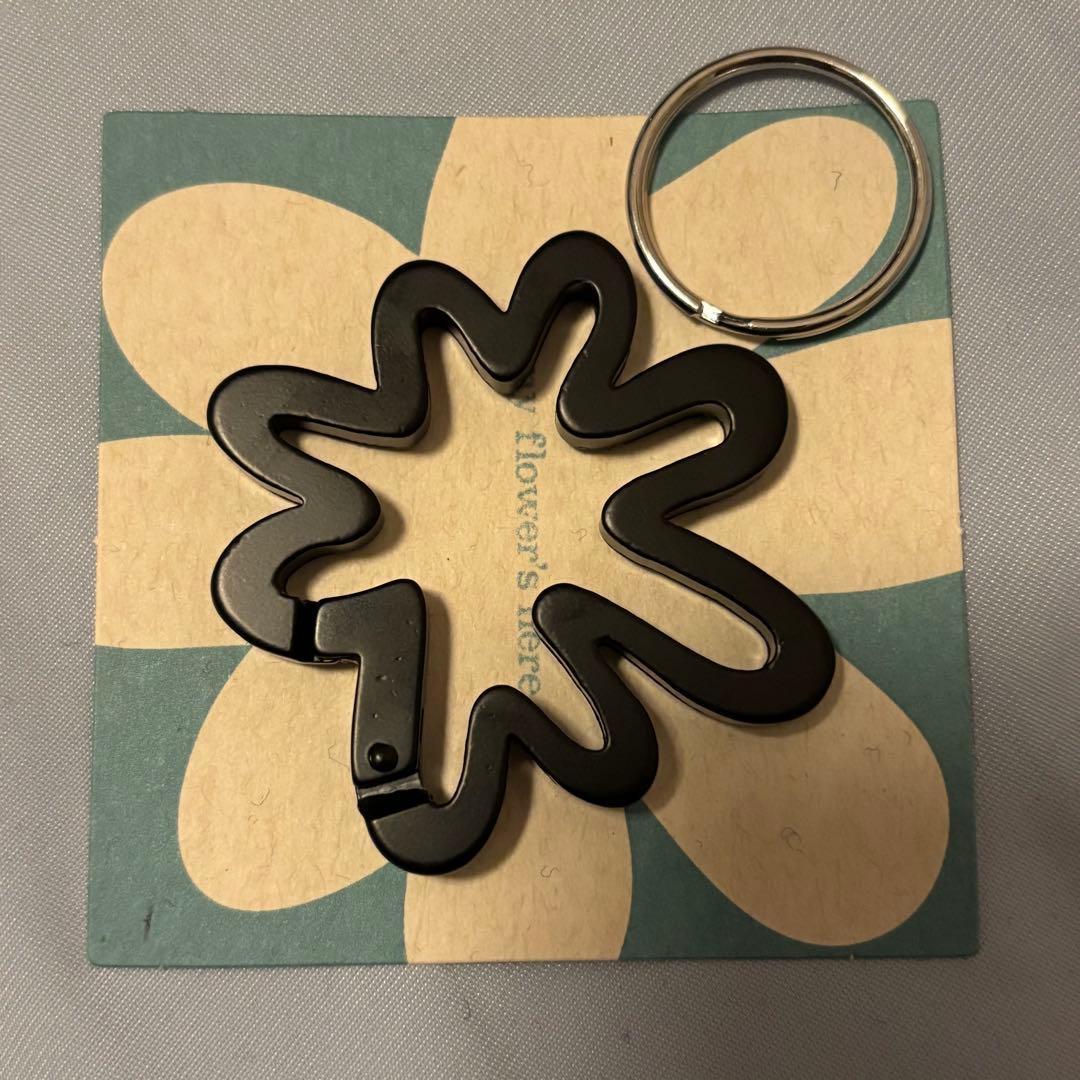 藤井風　花　黒　カラビナ