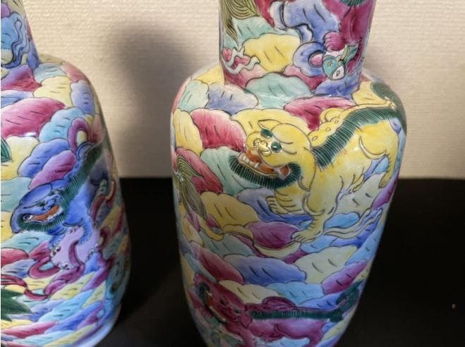 【海】中国美術品  大清道光年製在銘　粉彩獅子図花瓶　九獅子花瓶　2本　希少美品