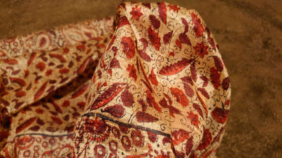 インドシルク　シルク　スカーフ　絹織物　１枚