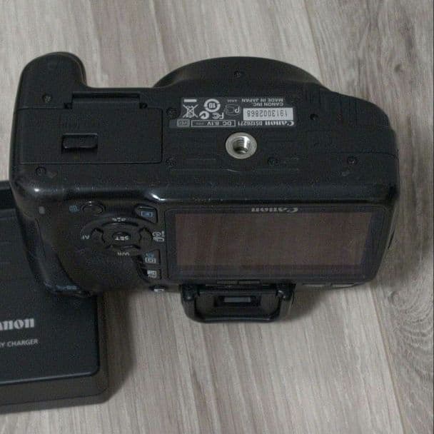 EOS KISS X4 本体　標準レンズ、ズームレンズセット