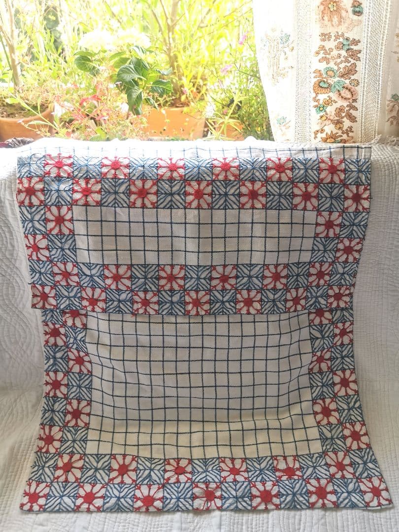 アンティークフランス 赤と青の手刺繍 クッションカバー 衣装ケース タペストリー