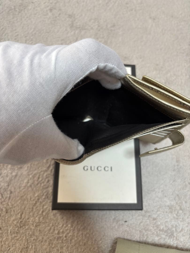 8*様 GUCCI ゴールド　二つ折り財布　グッチ　GGマーク