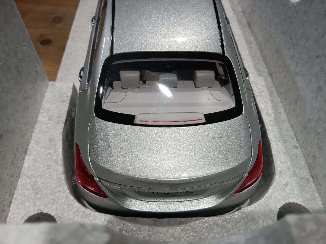 1/18 メルセデスベンツ　Cクラス　W205 前期　シルバー　ミニカー