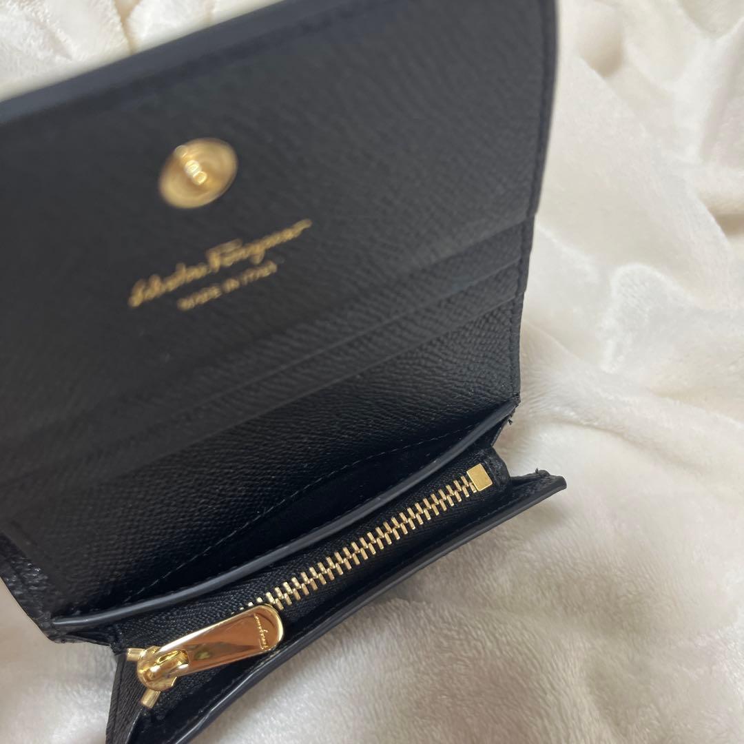 ⭐︎美品⭐︎フェラガモ 二つ折り財布 ヴァラリボン ブラック カーフ 金具ファスナー