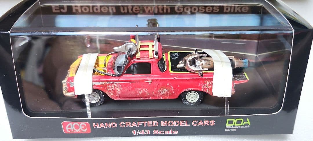 ACE 1/43 マッドマックス ホールデン EJ UTE & グースバイク