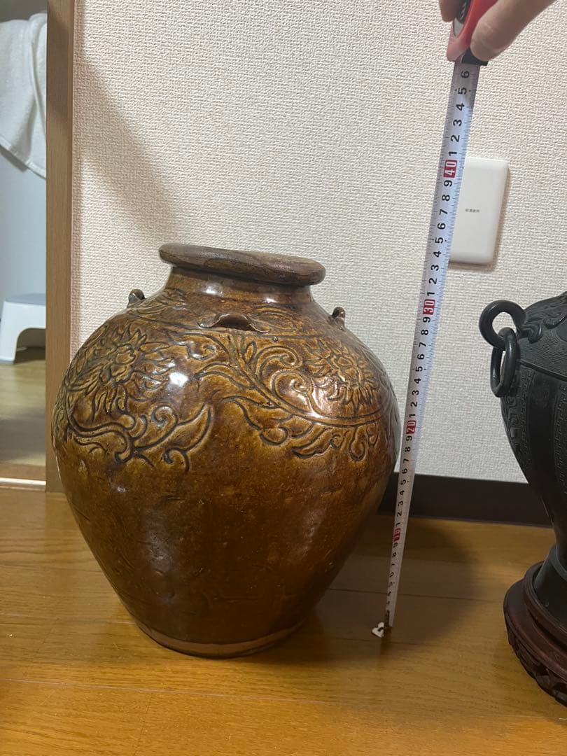 中国明時代茶色陶器 彫刻模様 壷