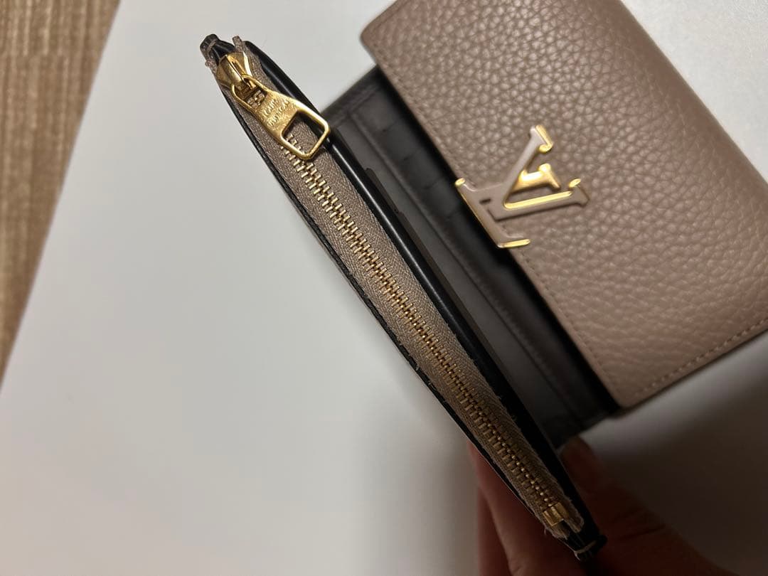 LOUIS VUITTON ポルトフォイユ　カプシーヌコンパクト　三つ折り財布