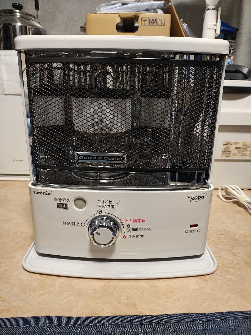 24年製　ダブルクリーン石油ストーブ　TOYOTOMI　RC-S2824