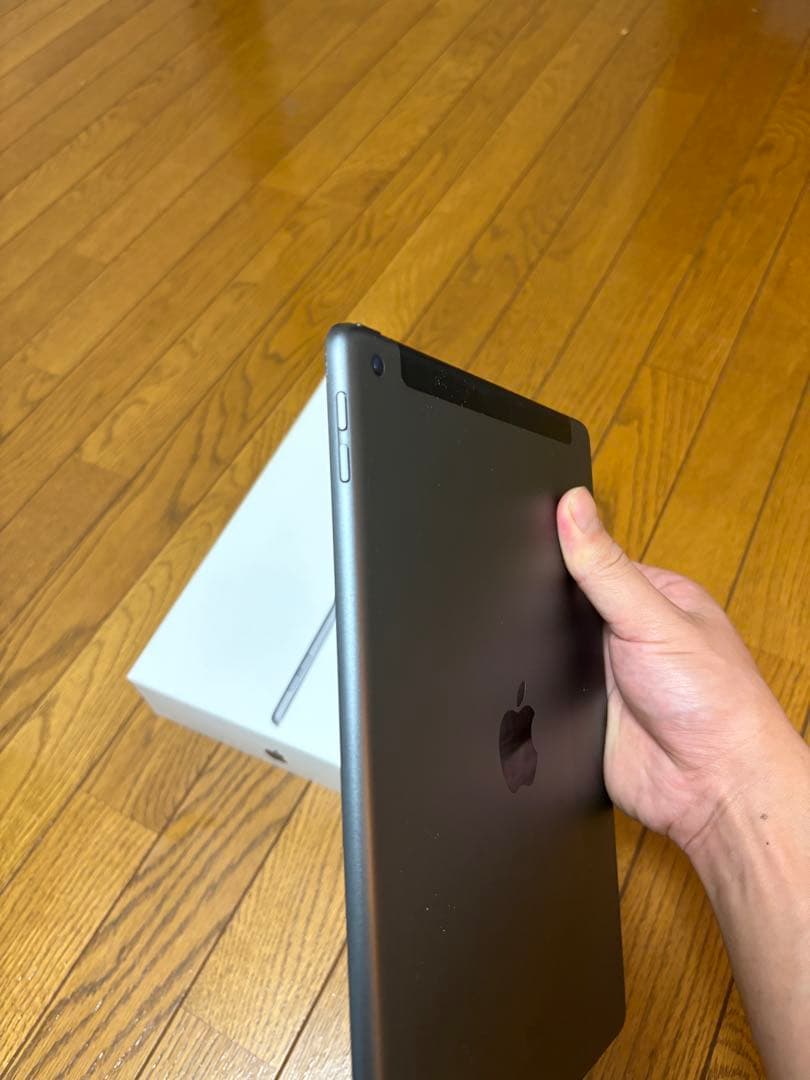 Apple Ipad 第8世代 SIM フリー、バテッリー容量94%