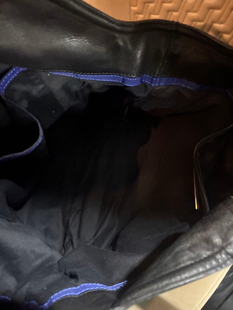 ジミーチュウ　ブラックハンドバッグ ジッパー付き