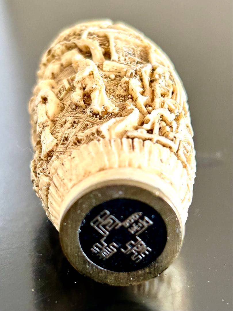 【中華民国骨董】ヴィンテージ 中国 彫刻樹脂 スナフボトル マッチングトップ4点