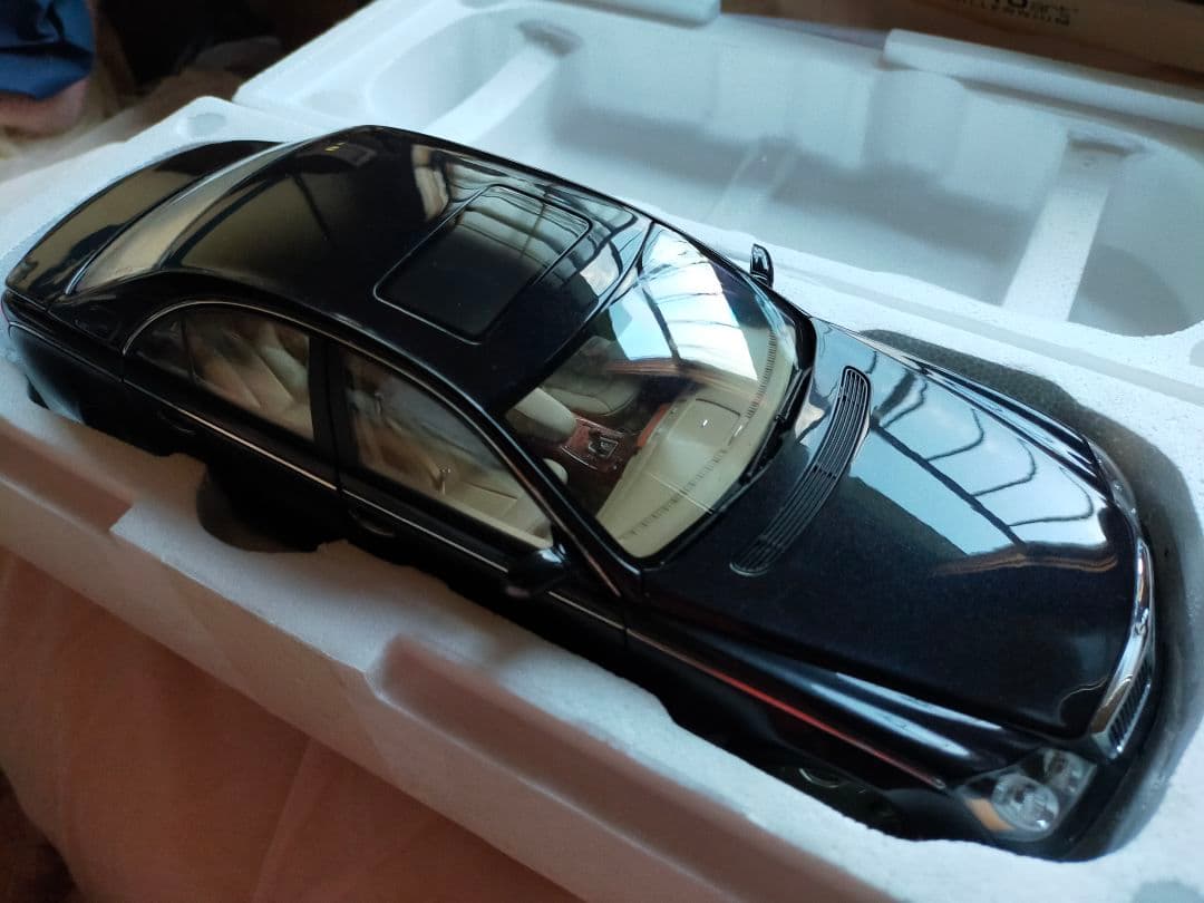 ミニカー Autoart1/18  Maybach 57 22\" Wheel