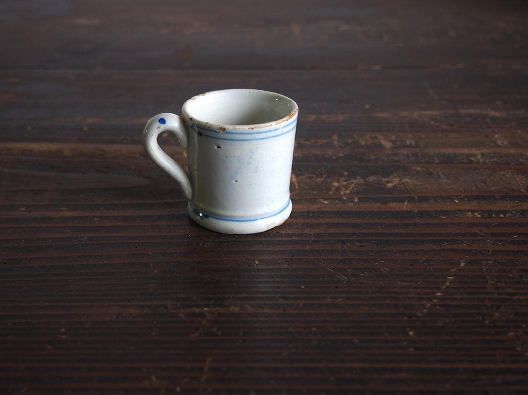 白に青いラインの小さなカップ マニセス 陶器 スペイン古陶/K282