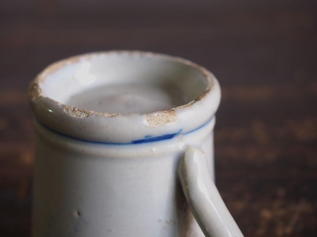 白に青いラインの小さなカップ マニセス 陶器 スペイン古陶/K282