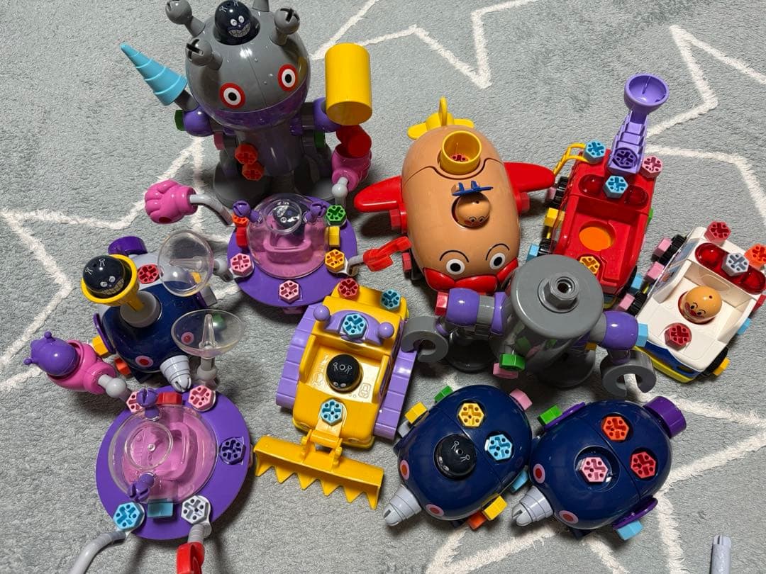 アンパンマンネジネジセット売りです