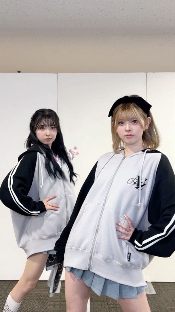 NiziU 2024-2025 \"AWAKE\" HOODIE パーカー (L)