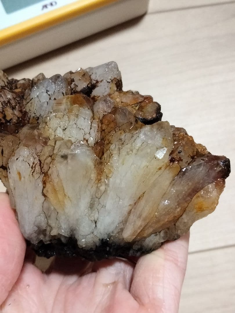 秋田県荒川鉱山水晶　多頭水晶　大サイズ　235g 鉱物水晶　多頭水晶　珍しいお品
