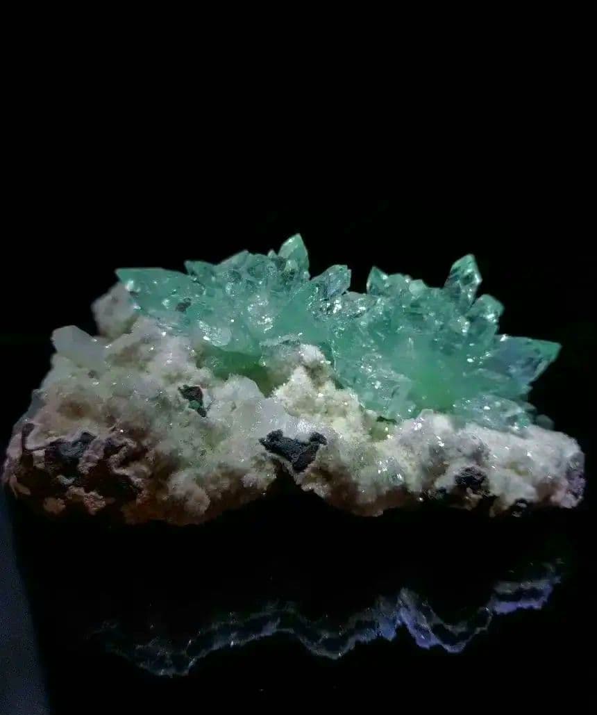 アポフィライト 魚眼石 鉱石 鉱物 ミネラル 標本 原石 母岩付き 犬牙状 ②