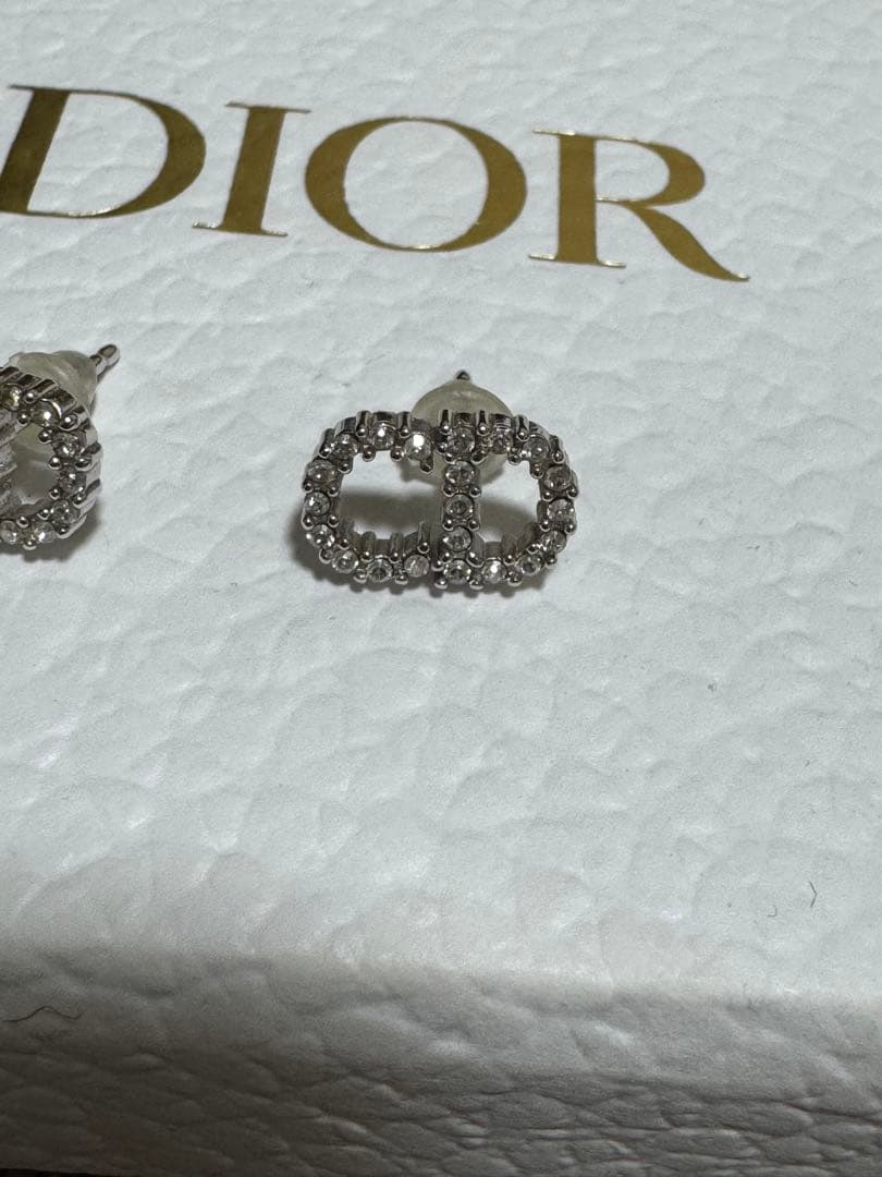 【正規品】DIOR 両耳ピアス (箱、布入れ物付き)