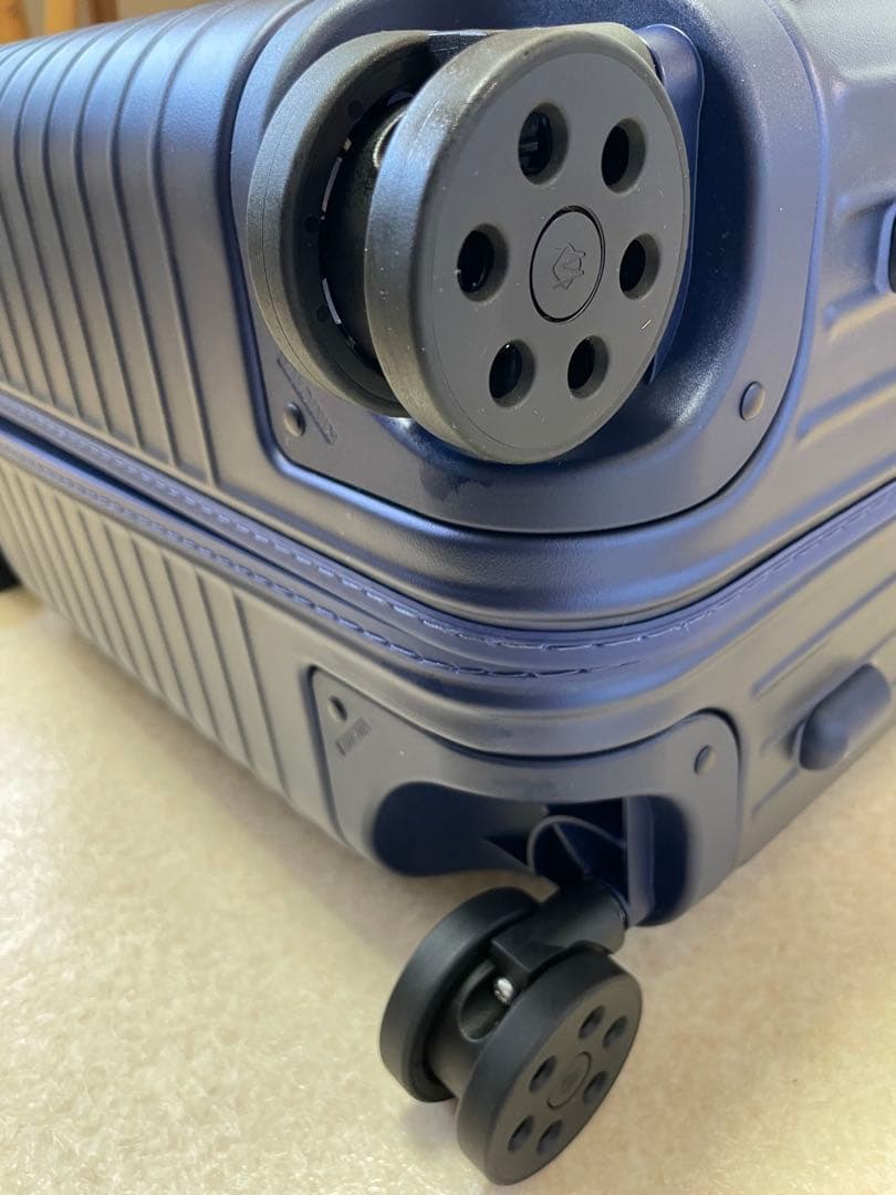 リモワ　Essential チェックイン L マットブルー