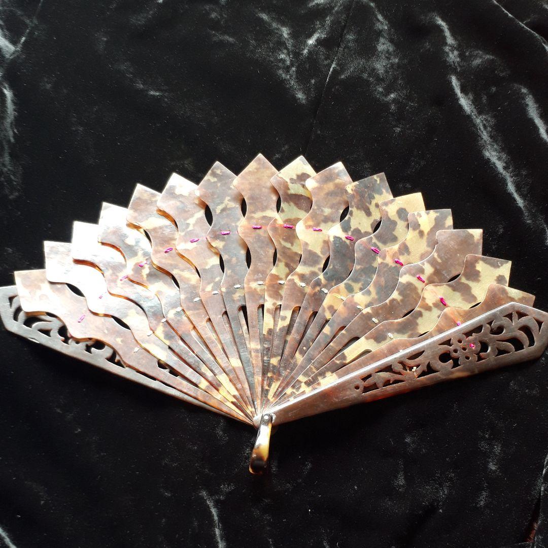 本鼈甲　アンティーク扇子　透かし細工
