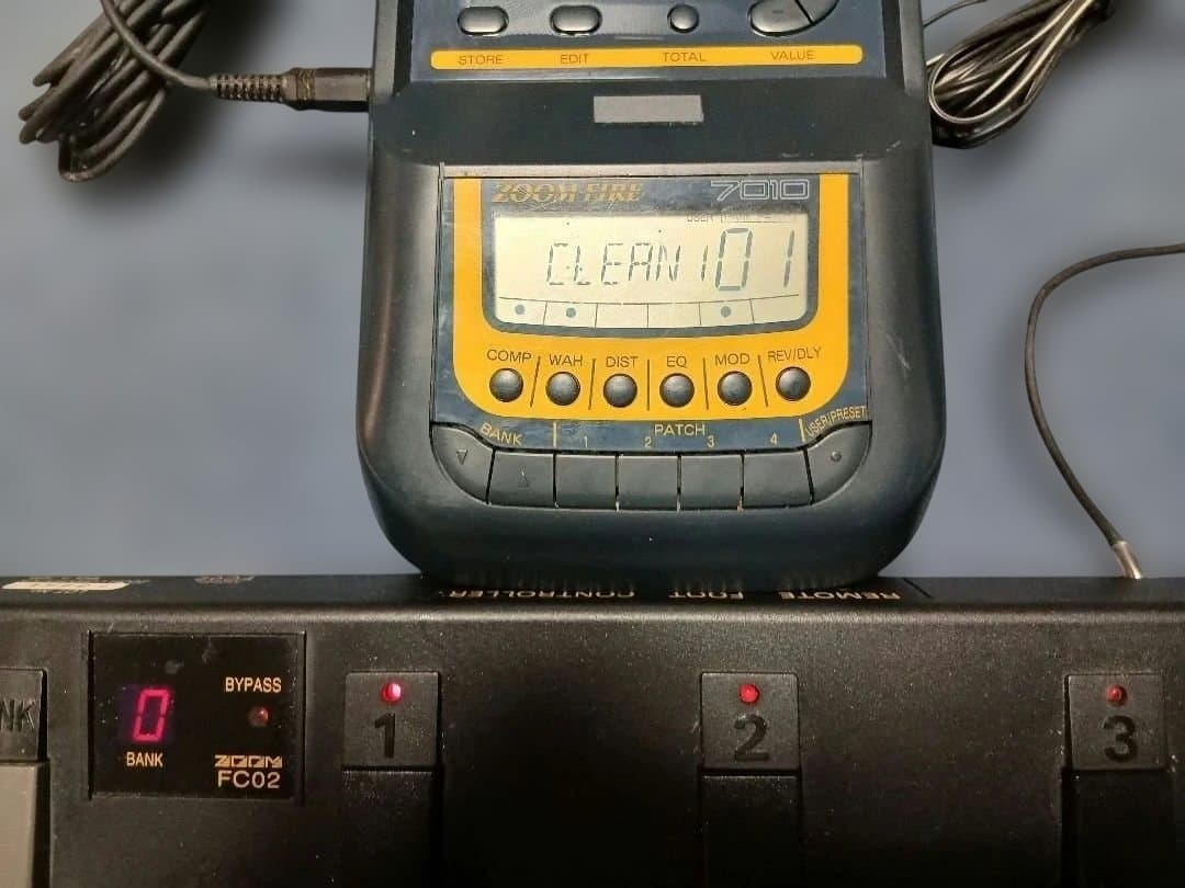 Zoom Fire 7010 マルチエフェクター アンプ コントローラー付