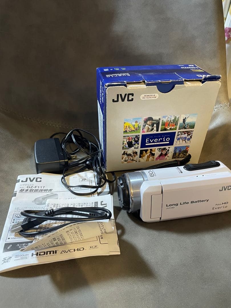 JVC ビデオカメラ　GZ-F117-W everio エブリオ