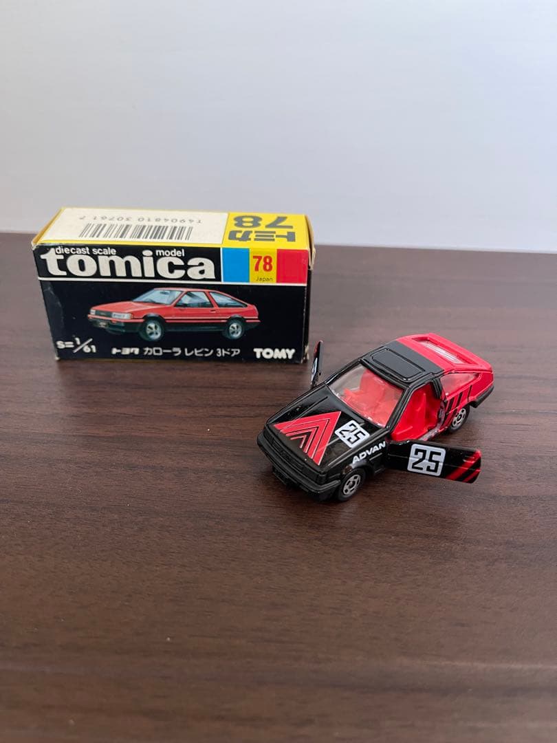 トミカ ミニカー 1/61スケール　赤黒トヨタＡＥ８６レビン