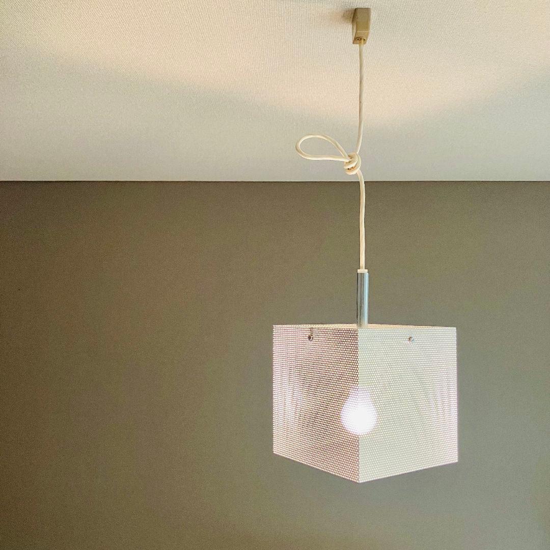 ポストモダン パンチングメタル キューブランプ