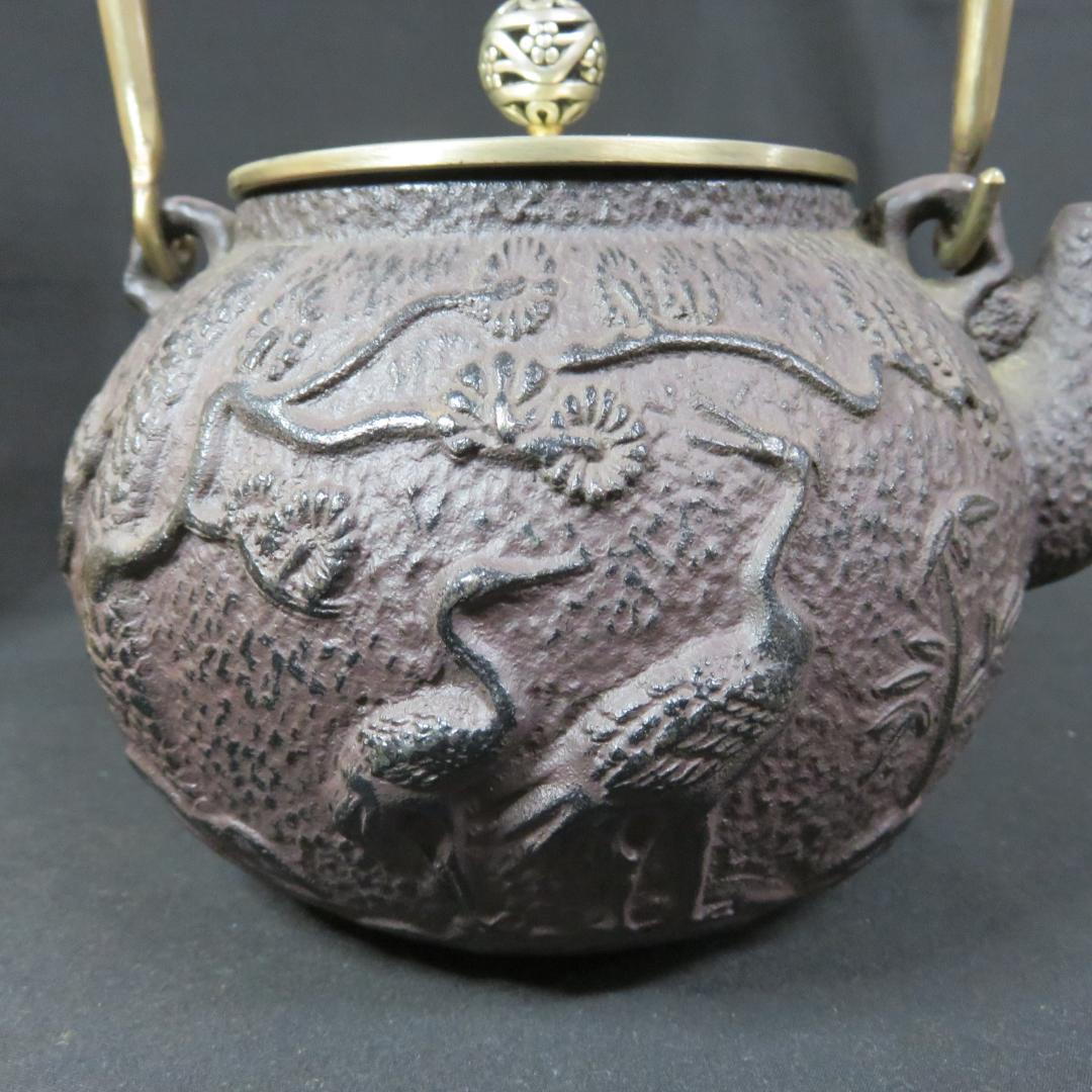 鉄瓶 美品 鶴 亀 銘 木箱 囲炉裏 炉端 キャンプ 鉄分補給