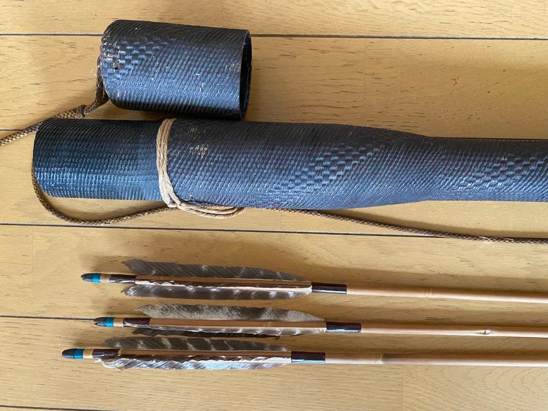 か*る様 軍刀(刀身なし)2本と刀掛け、矢筒(矢3本付)