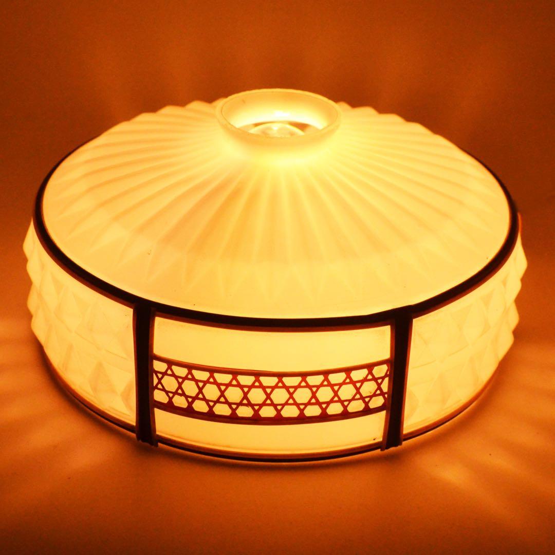 昭和レトロ　電笠 乳白ガラス　プレスガラス　セル巻き　幾何学 戦前〜昭和初期