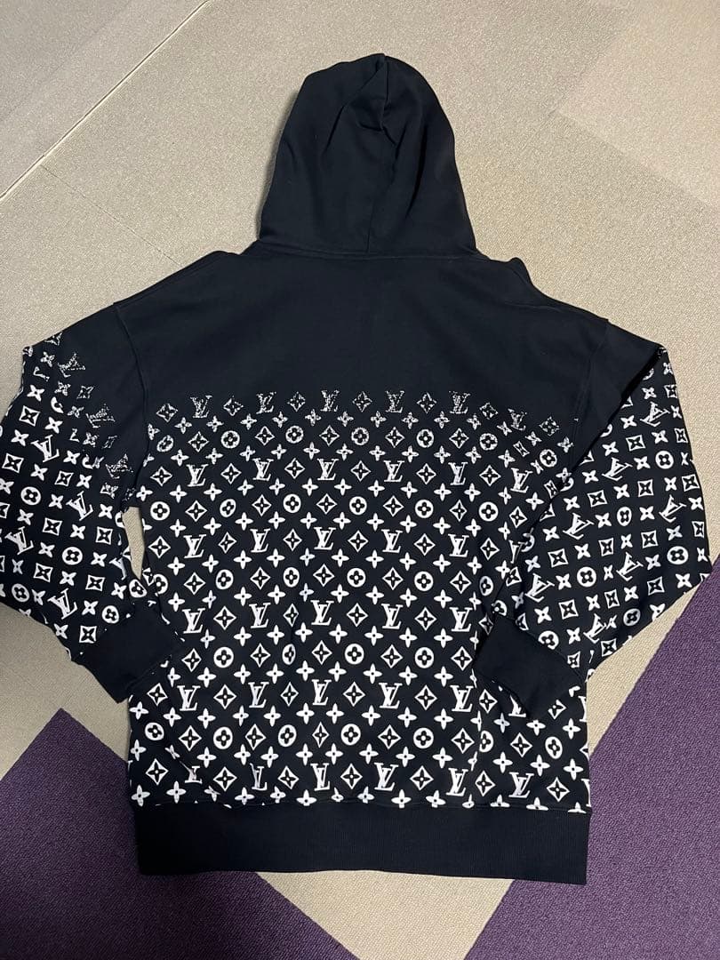 LV パーカー