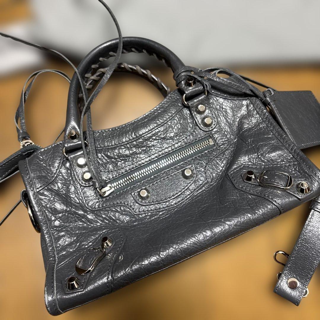 BALENCIAGA シティー　グレー