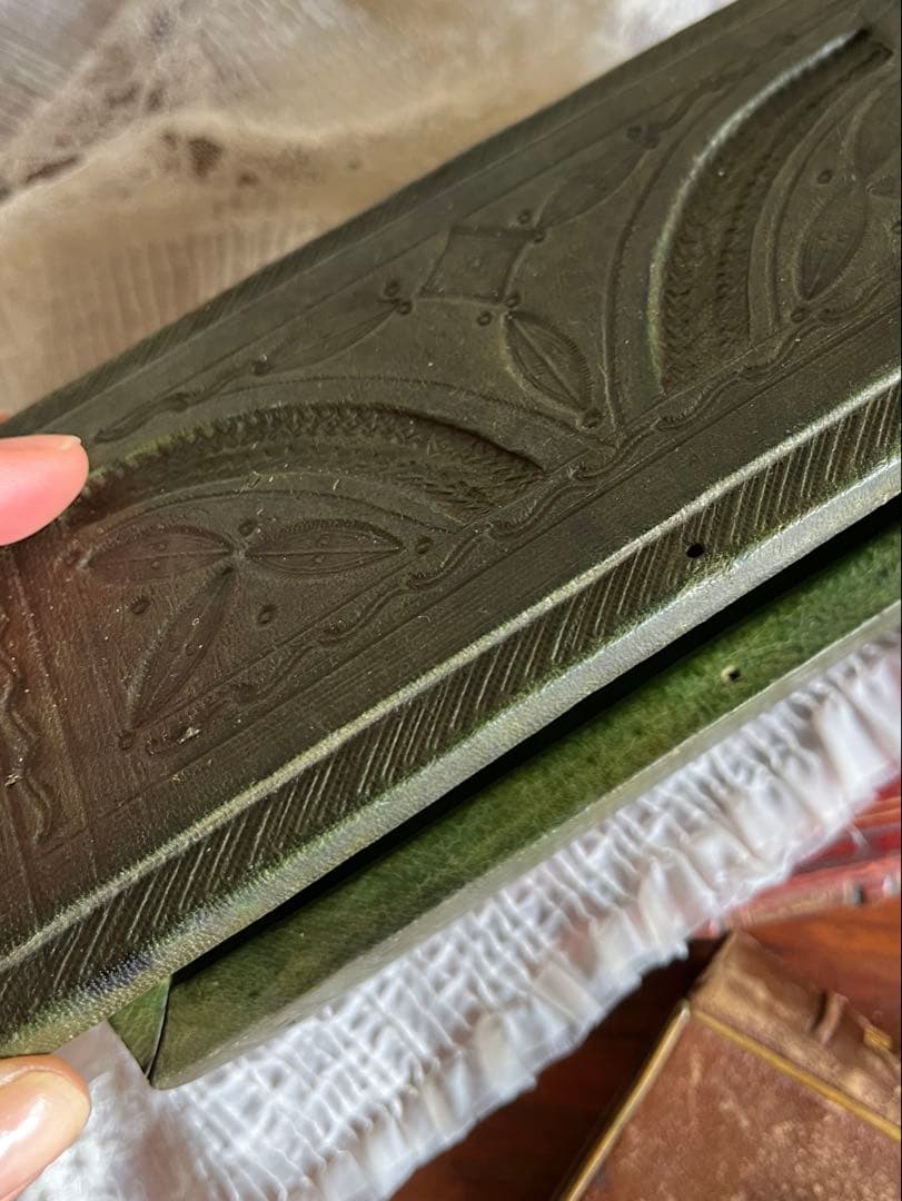 ◆フランスアンティーク｜ハンドメイド型押し革の木箱レザー小箱、緑モスグリーン茶