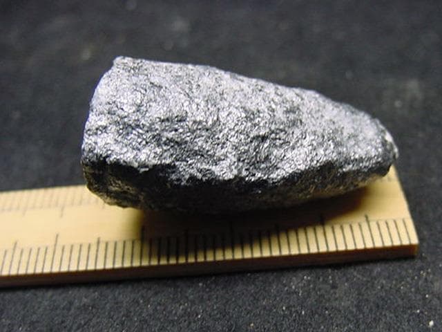 国産鉱物1172 国産の宝石スタールビー単結晶